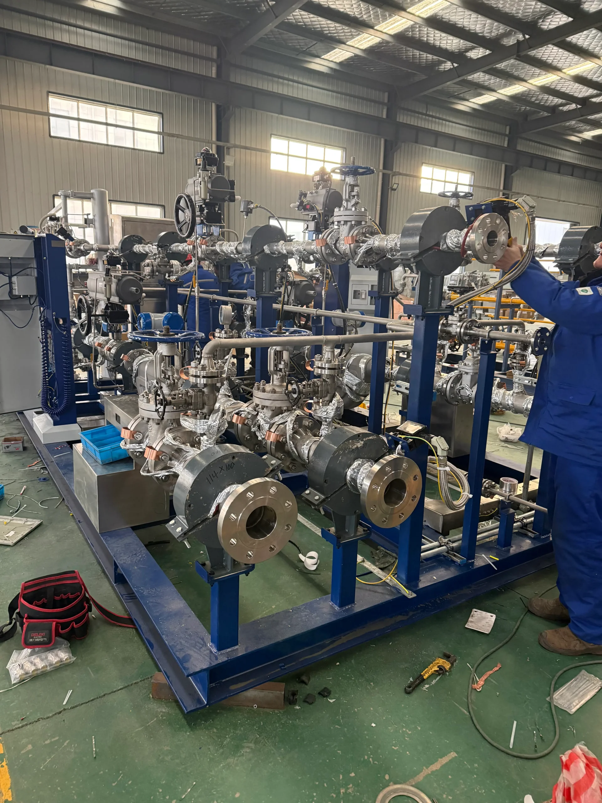 Skid mounted loading equipment