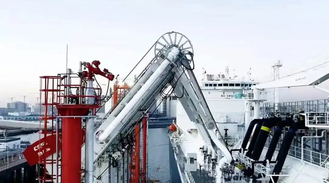 Marine loading arm at a dock