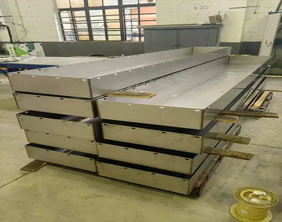 Full-Contact Box-Type Internal Floating Roof